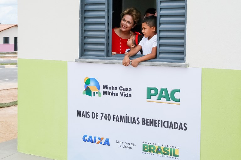 Presidenta Dilma Rousseff durante cerimônia de entrega de 747 unidades habitacionais dos Residenciais Pérola VI e VII e Ajuricaba do Programa Minha Casa Minha Vida. Boa Vista-RR, 07/08/2015