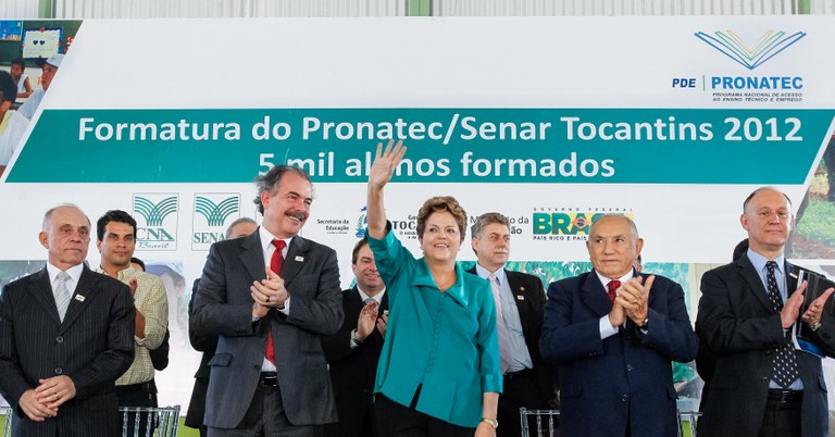 Presidenta Dilma Rousseff durante a cerimônia de entrega de certificados aos formandos dos cursos do Programa Nacional de Acesso ao Ensino Técnico e ao Emprego - Pronatec. Palmas - TO, 19/12/2012