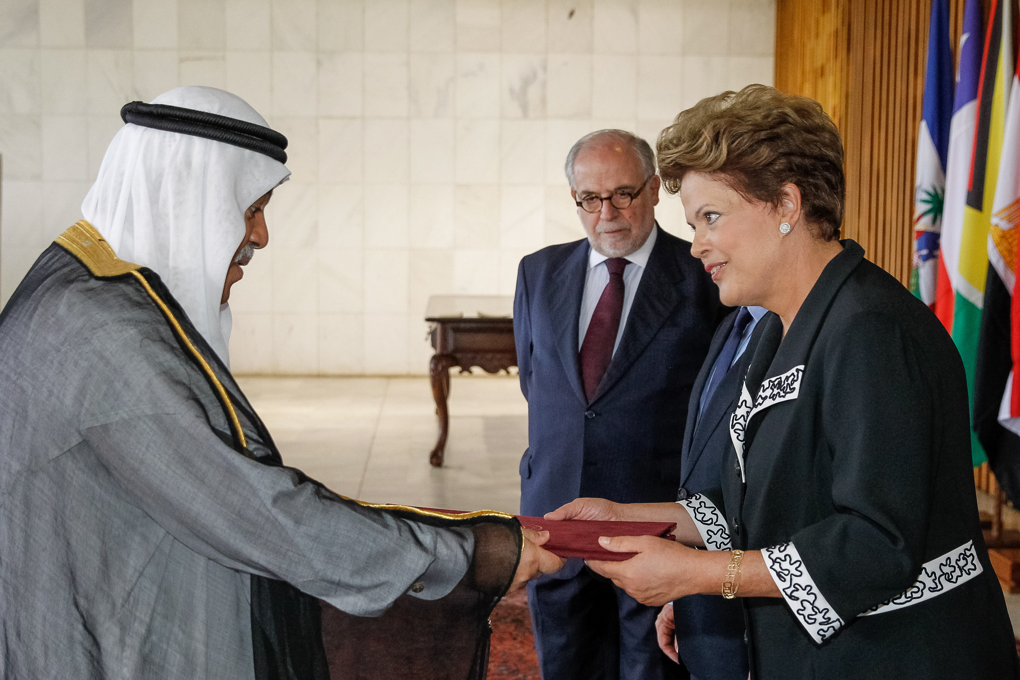 Presidenta Dilma Rousseff recebe credenciais do Sr. Mohammed Ahmad Mohammed Al-Hayki, embaixador do Estado do Catar durante cerimônia no Palácio Itamaraty. Brasília - DF, 23/01/2013