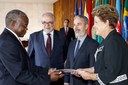 Presidenta Dilma Rousseff recebe credenciais do Sr. Gaudence Sindayigaya, embaixador da República do Burundi durante cerimônia no Palácio Itamaraty. Brasília - DF, 23/01/2013