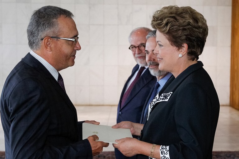 Presidenta Dilma Rousseff recebe credenciais do Sr. Tchavdar Mladenov Nikolov, embaixador da República da Bulgária durante cerimônia no Palácio Itamaraty. Brasília - DF, 23/01/2013