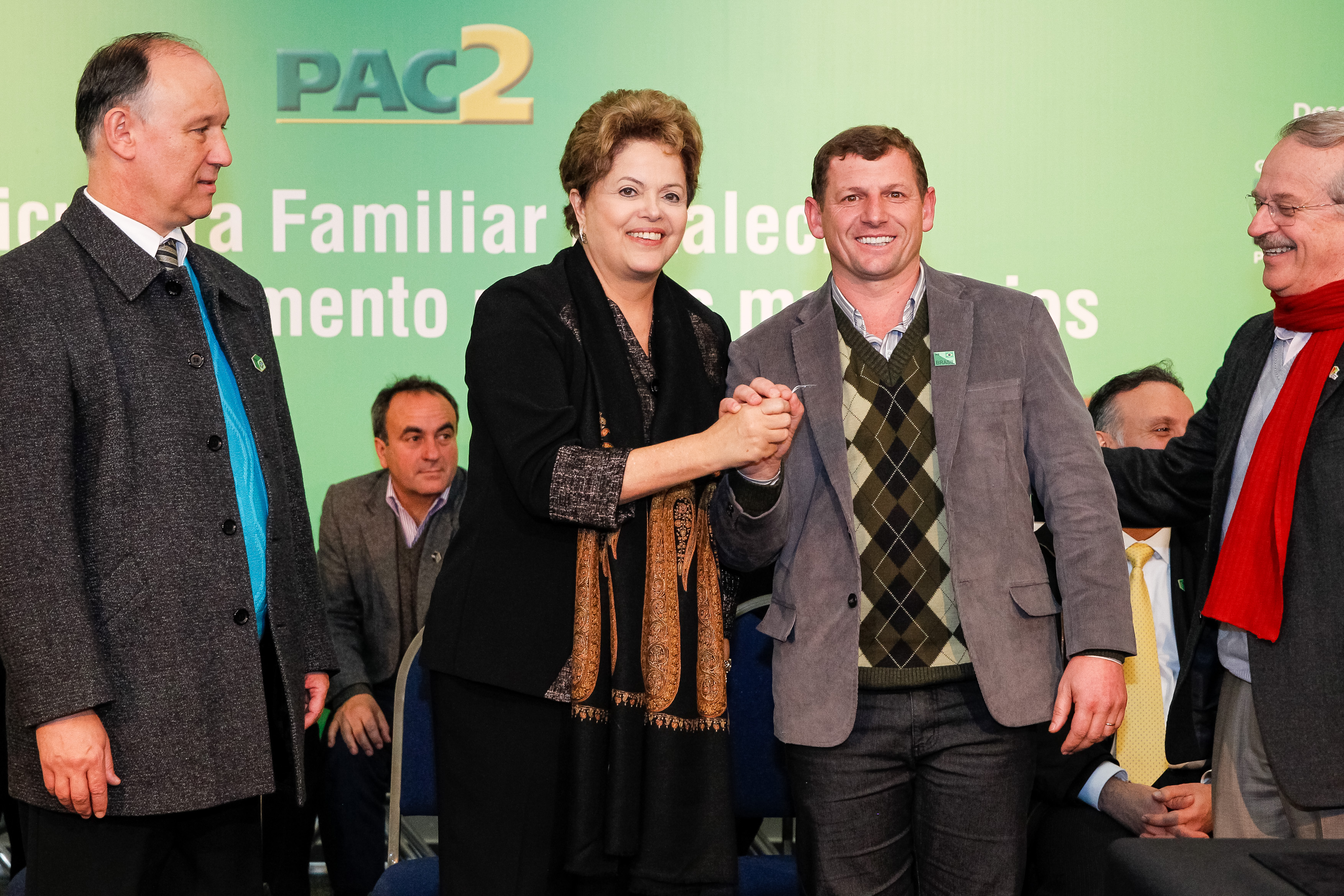 Presidenta Dilma Rousseff durante cerimônia de entrega de retroescavadeiras a prefeitos do Rio Grande do Sul. Porto Alegre - RS, 10/08/2013)