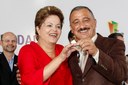 Presidenta Dilma Rousseff durante cerimônia de entrega de retroescavadeiras, motoniveladoras e ônibus escolares a prefeitos do Rio Grande do Sul. Porto Alegre - RS  12/04/2013