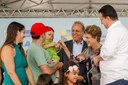 Presidenta Dilma Rousseff durante entrega das chaves de unidade habitacional à senhora Edilayne Pontes Pereira, durante cerimônia de entrega de unidades habitacionais em Nova Friburgo/RJ e entregas simultâneas de unidades em São Mateus/ES, em São Gonçalo/RJ e em Duque de Caxias/RJ do Programa Minha Casa Minha Vida. Nova Friburgo-RJ, 10/11/2015