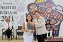Presidenta Dilma Rousseff entrega o Prêmio Direitos Humanos 2011, na categoria Direitos Humanos, à senhora Rita Gomes . Brasília - DF, 09/12/2011