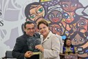 Presidenta Dilma Rousseff entrega o Prêmio Direitos Humanos 2011 na categoria Centro de Referência em Direitos Humanos, ao Centro de Defesa da Cidadania e dos Direitos Humanos Marçal de Souza Tupã-I, representada pelo Sr. Paulo Ângelo de Souza. Brasília - DF, 09/12/2011