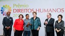 Presidenta Dilma Rousseff entrega o prêmio à Associação do Assentamento Nova Conquista (Francisco Oliveira) na categoria Erradicação do Trabalho Escravo, durante cerimônia de entrega do Prêmio Direitos Humanos 2014 no Palácio do Itamaraty. Brasília-DF, 10/12/2014
