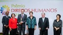 Presidenta Dilma Rousseff entrega o prêmio à Comissão de Direitos Humanos PGE/RS, Menção Honrosa, durante cerimônia de entrega do Prêmio Direitos Humanos 2014 no Palácio do Itamaraty. Brasília-DF, 10/12/2014