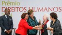 Presidenta Dilma Rousseff durante cerimônia de entrega do Prêmio Direitos Humanos 2014 na Categoria Igualdade de Gênero com a Senhora Clara Charf no Palácio do Itamaraty. Brasília-DF, 10/12/2014