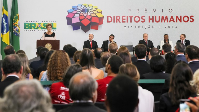 Presidenta Dilma Rousseff na entrega do Prêmio Direitos Humanos 2015 - 21ª Edição. Brasília-DF, 11/12/2015