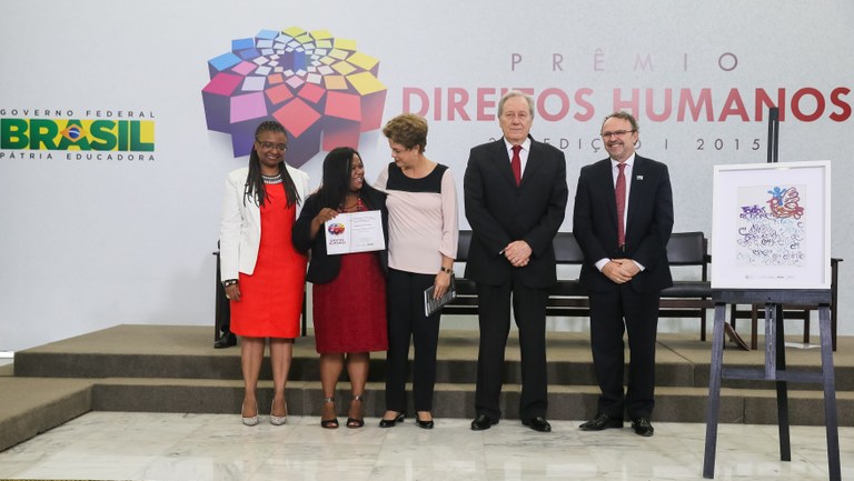 Presidenta Dilma Rousseff entrega o prêmio “Categoria Combate e Erradicação do Trabalho Escravo” a senhora Brígida Rocha dos Santos na entrega do Prêmio Direitos Humanos 2015 - 21ª Edição. Brasília-DF, 11/12/2015