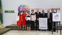  Presidenta Dilma Rousseff entrega o prêmio “Categoria Pátria Educadora - Educação e Cultura em Direitos Humanos” ao Comitê Estadual de Educação em Direitos Humanos do Piauí representado pela Senhora Maria de Lourdes Rocha Lima Nunes na entrega do Prêmio Direitos Humanos 2015 - 21ª Edição. Brasília-DF, 11/12/2015