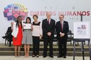 Presidenta Dilma Rousseff entrega o prêmio “Categoria Segurança Pública, acesso à Justiça e Combate à Violência” a Ordem dos Advogados do Brasil do Paraná  representada por Lúcia Maria Beloni Correa Dias na entrega do Prêmio Direitos Humanos 2015 - 21ª Edição. Brasília-DF, 11/12/2015