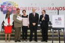 Presidenta Dilma Rousseff entrega o prêmio “Categoria Promoção e Respeito à Diversidade Religiosa” ao Senhor Rad Brasil Assis Ugarte na entrega do Prêmio Direitos Humanos 2015 - 21ª Edição. Brasília-DF, 11/12/2015