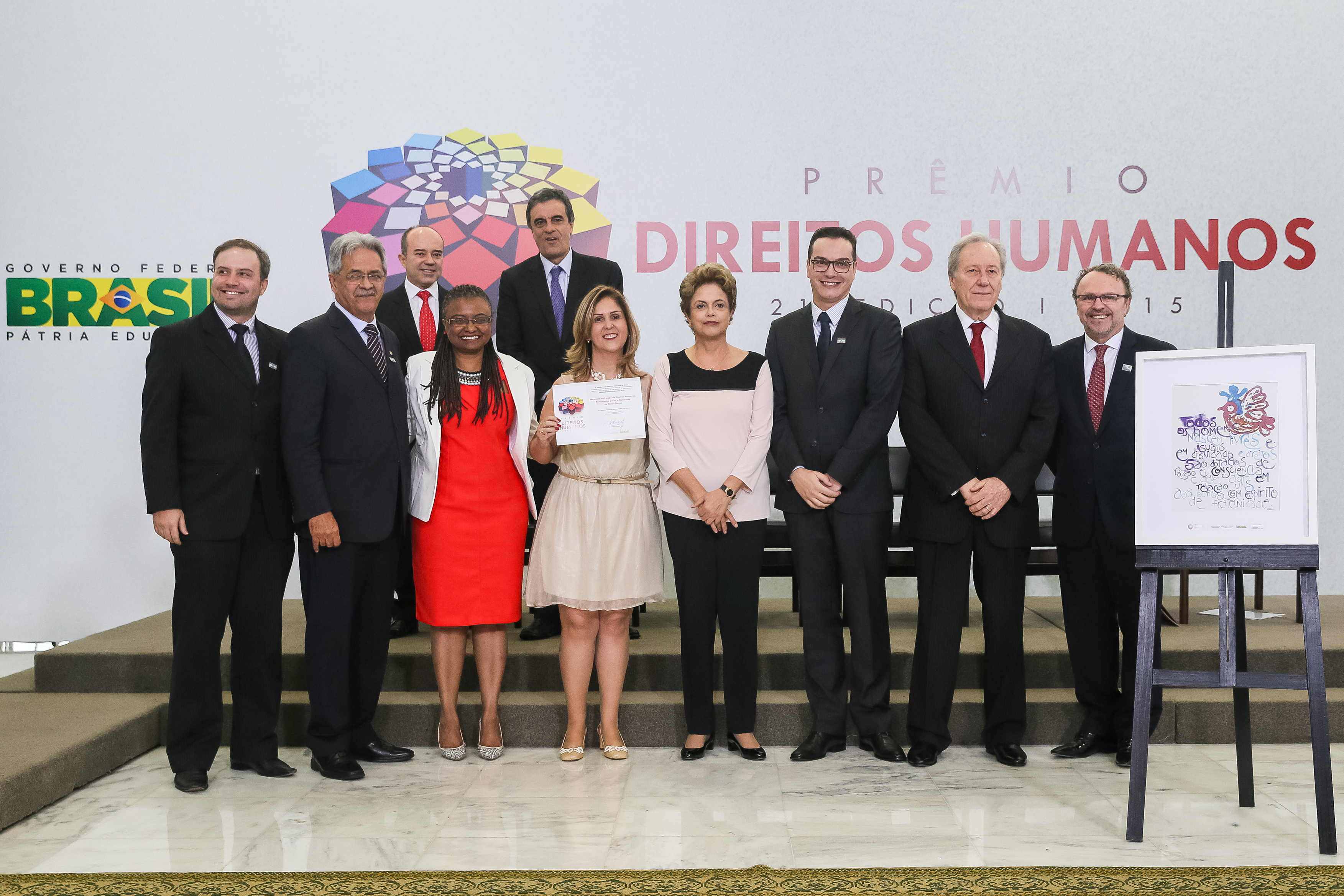 Presidenta Dilma Rousseff entrega o prêmio “Categoria Acesso à Documentação Civil Básica” ao Senhor Nilmário Miranda na entrega do Prêmio Direitos Humanos 2015 - 21ª Edição. Brasília-DF, 11/12/2015
