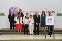 Presidenta Dilma Rousseff entrega o prêmio “Categoria Garantia dos Direitos da Pessoa Idosa” a Senhora Edusa Cesar Menezes de Araújo Pereira na entrega do Prêmio Direitos Humanos 2015 - 21ª Edição. Brasília-DF, 11/12/2015