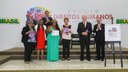 Presidenta Dilma Rousseff entrega o prêmio “Categoria Autonomia das Mulheres” a Arede Thydêwá representa pela Senhora Ivana Cardoso de Jesus na entrega do Prêmio Direitos Humanos 2015 - 21ª Edição. Brasília-DF, 11/12/2015