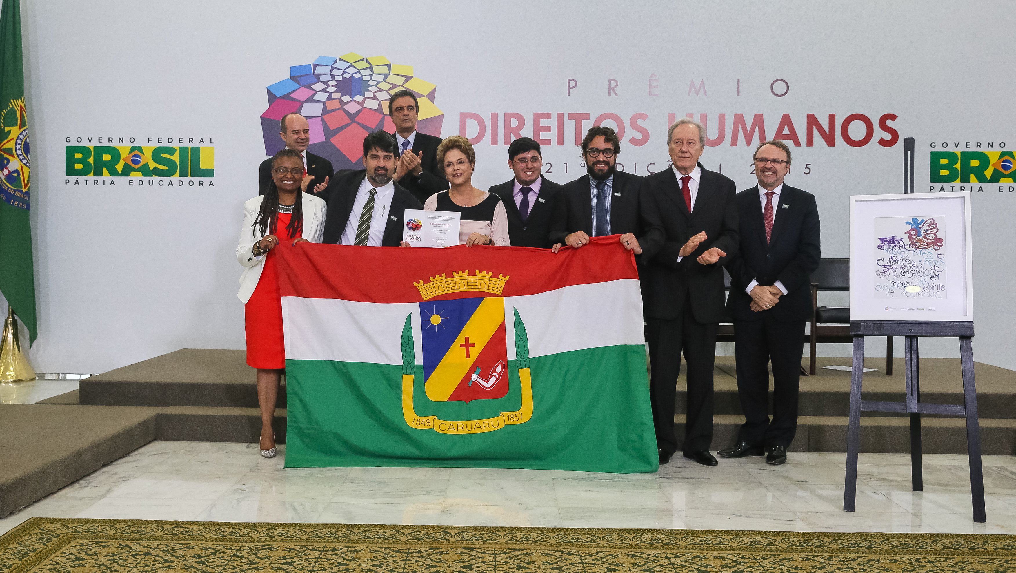  Presidenta Dilma Rousseff entrega o prêmio “Categoria Selo Nacional de Acessibilidade” o Gabinete Digital da Prefeitura de Caruaru representado pelo Senhor Leonardo Bulhões Xavier na entrega do Prêmio Direitos Humanos 2015 - 21ª Edição. Brasília-DF, 11/12/2015