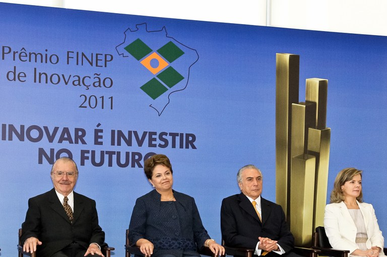  Presidenta Dilma Rousseff participa da cerimônia de entrega do Prêmio Finep de Inovação 2011, no Palácio do Planalto. Brasília - DF, 15/12/2011
