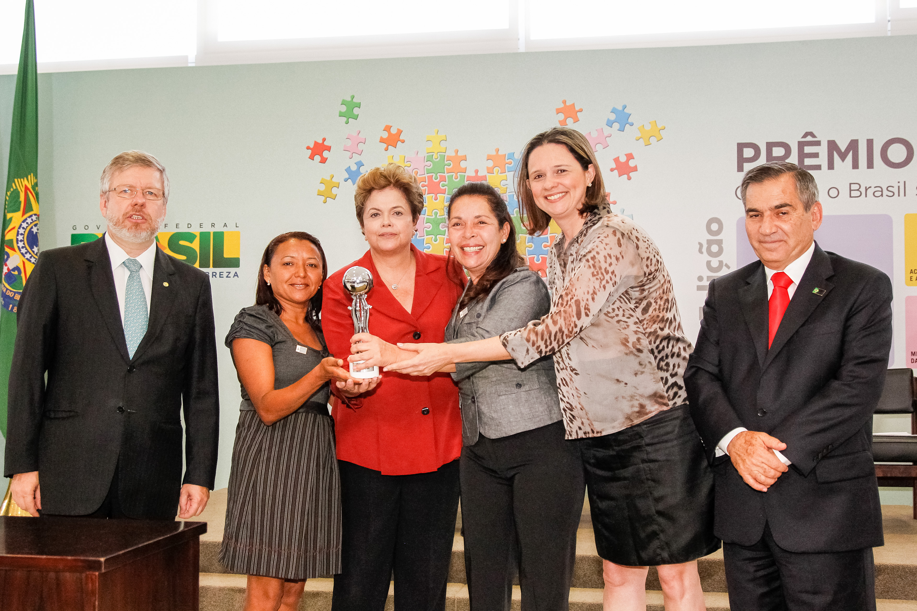 Presidenta Dilma Rousseff durante cerimônia de entrega do Prêmio ODM Brasil - 4ª Edição. (Escola de Dança e Integração Social para Criança e Adolescente (EDISCA). Brasília - DF, 30/05/2012