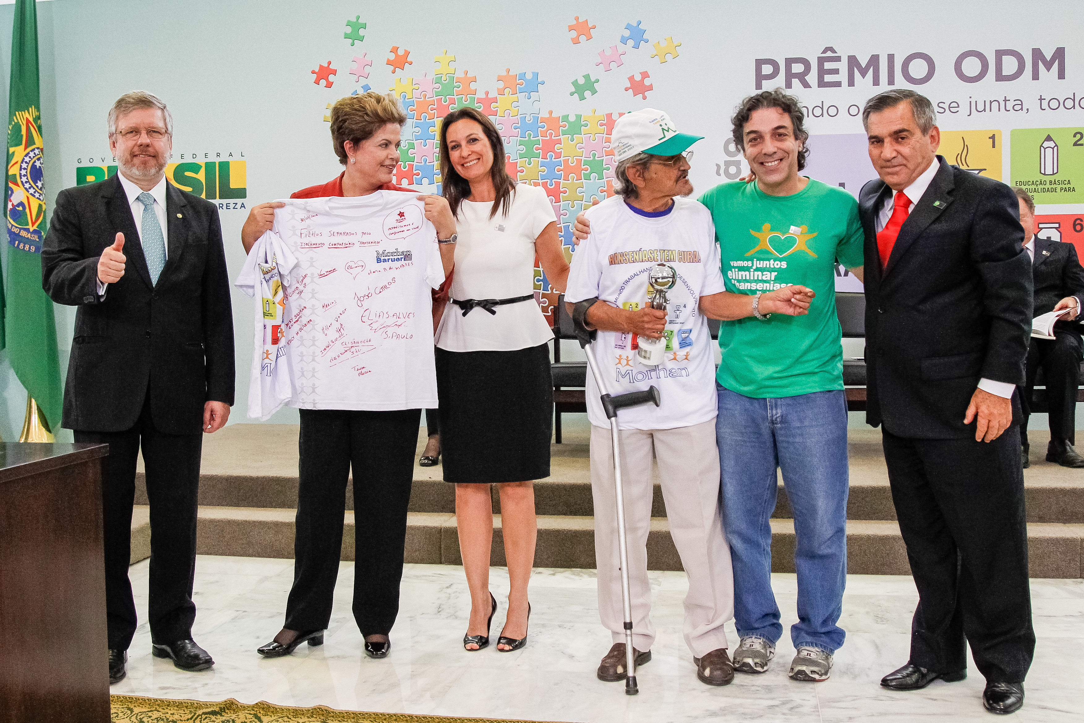 Presidenta Dilma Rousseff durante cerimônia de entrega do Prêmio ODM Brasil - 4ª Edição. (Movimento de Reintegração das Pessoas Atingidas pela Hanseníase, pela prática Carretinha da Saúde Morhan). Brasília - DF, 30/05/2012