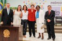 Presidenta Dilma Rousseff durante cerimônia de entrega do Prêmio ODM Brasil - 4ª Edição. (Associação Redes de Desenvolvimento da Maré, pela prática Maré de Sabores). Brasília - DF, 30/05/2012