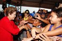  Presidenta Dilma Rousseff cumprimenta populares durante cerimônia de entrega de 300 unidades habitacionais do condomínio residencial Iguape e de 84 ambulâncias para o SAMU 192 do município de São Paulo. São Paulo, SP 25/01/2013