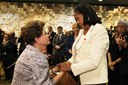 Presidenta Dilma Rousseff cumprimenta a Srª Raimunda Carneiro,mãe da Diplomata Milena Oliveira de Medeiros, homenageada pela turma de 2010-2012 do instituto Rio Branco. Brasília - DF, 20/04/2012