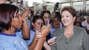 Presidenta Dilma Rousseff durante entrega de diploma e de cartão de identificação. Belo Horizonte - MG, 23/10/2013