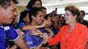 Presidenta Dilma Rousseff cumprimenta formandos Pronatec após cerimônia de formatura do Pronatec. Cuiabá - MT, 24/04/2014