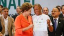 Presidenta Dilma Rousseff durante entrega de diploma ao senhor Antonio de Oliveira do Curso de Operador de Computador do IFMT - Campus Rondonópolis. Cuiabá - MT, 24/04/2014