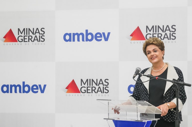  Presidenta Dilma Rousseff durante cerimônia de inauguração da Cervejaria Uberlândia Ambev. Uberlândia-MG, 04/02/2016  