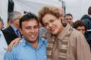 Presidenta Dilma Rousseff posa para foto com trabalhador mais antigo da construção da ponte, Senhor Caio Martins de Souza. Laguna - SC, 15/07/2015
