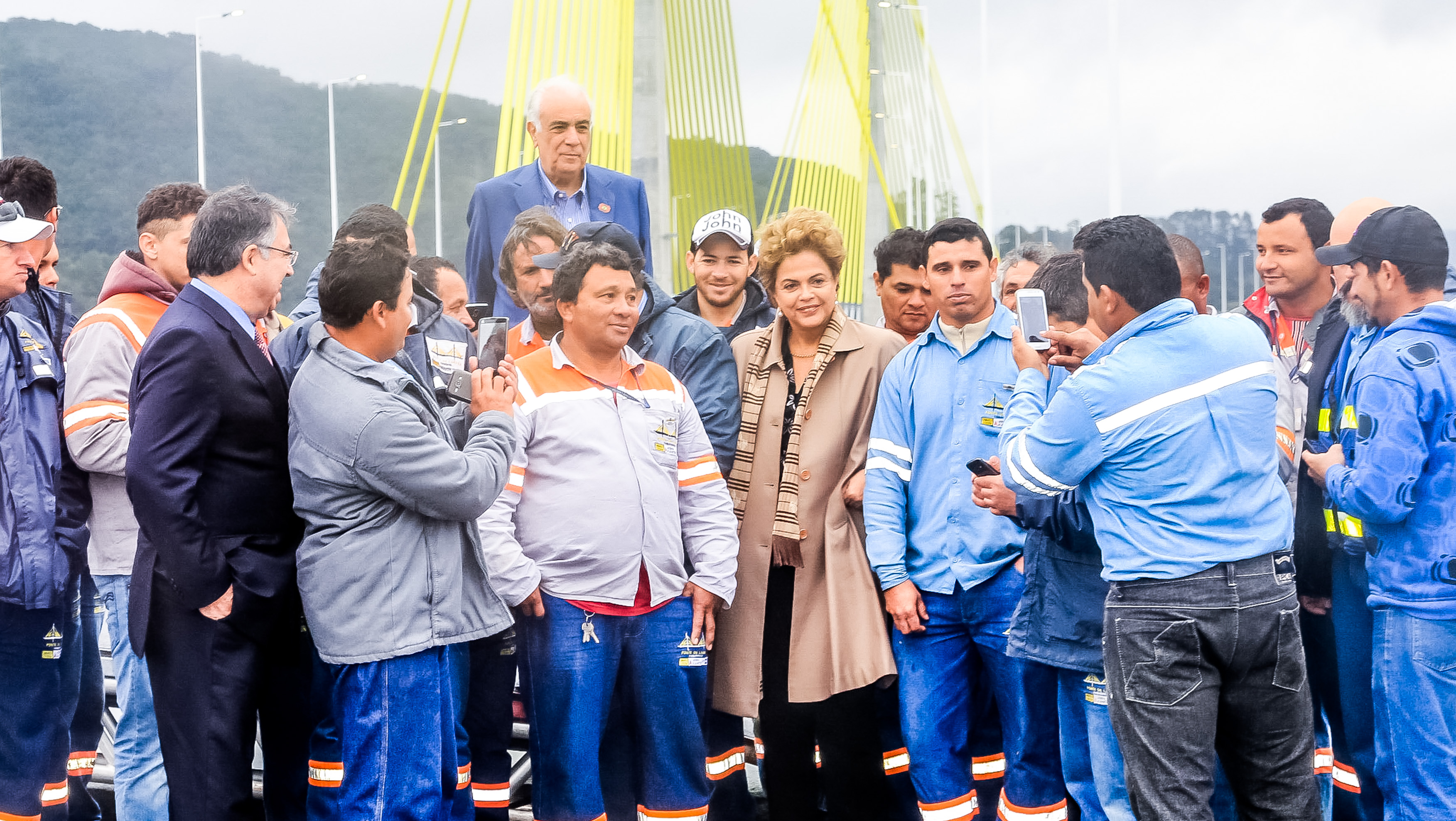 Presidenta Dilma Rousseff durante cerimônia de inauguração da ponte Anita Garibaldi. Laguna-SC, 15/07/2015