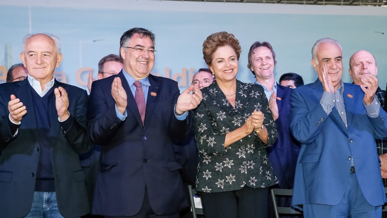 Presidenta Dilma Rousseff durante cerimônia de inauguração da ponte Anita Garibaldi. Laguna-SC, 15/07/2015