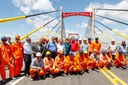 Presidenta Dilma Rousseff posa para foto com trabalhadores sobre a Ponte Gilberto Amado. Rodovia SE-100 - Estância / Indiaroba - SE, 29/01/2013