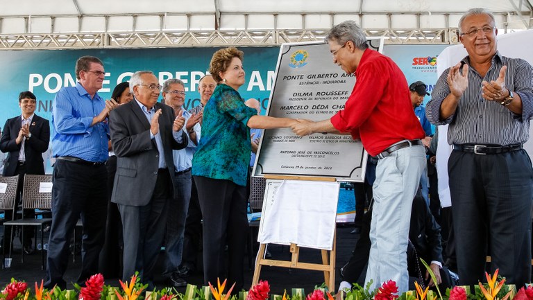 Presidenta Dilma Rousseff durante cerimônia de inauguração da Ponte Gilberto Amado, rodovia SE-100 Estância / Indiaroba. Rodovia SE-100 - Estância / Indiaroba - SE, 29/01/2013 
