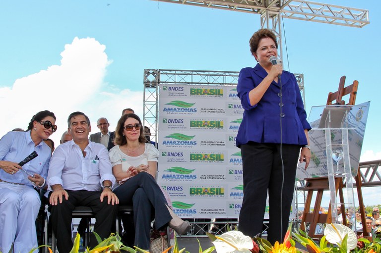 Presidenta Dilma Rousseff participa da cerimônia de inauguração da ponte sobre o Rio Negro. Manaus - AM, 24/10/2011