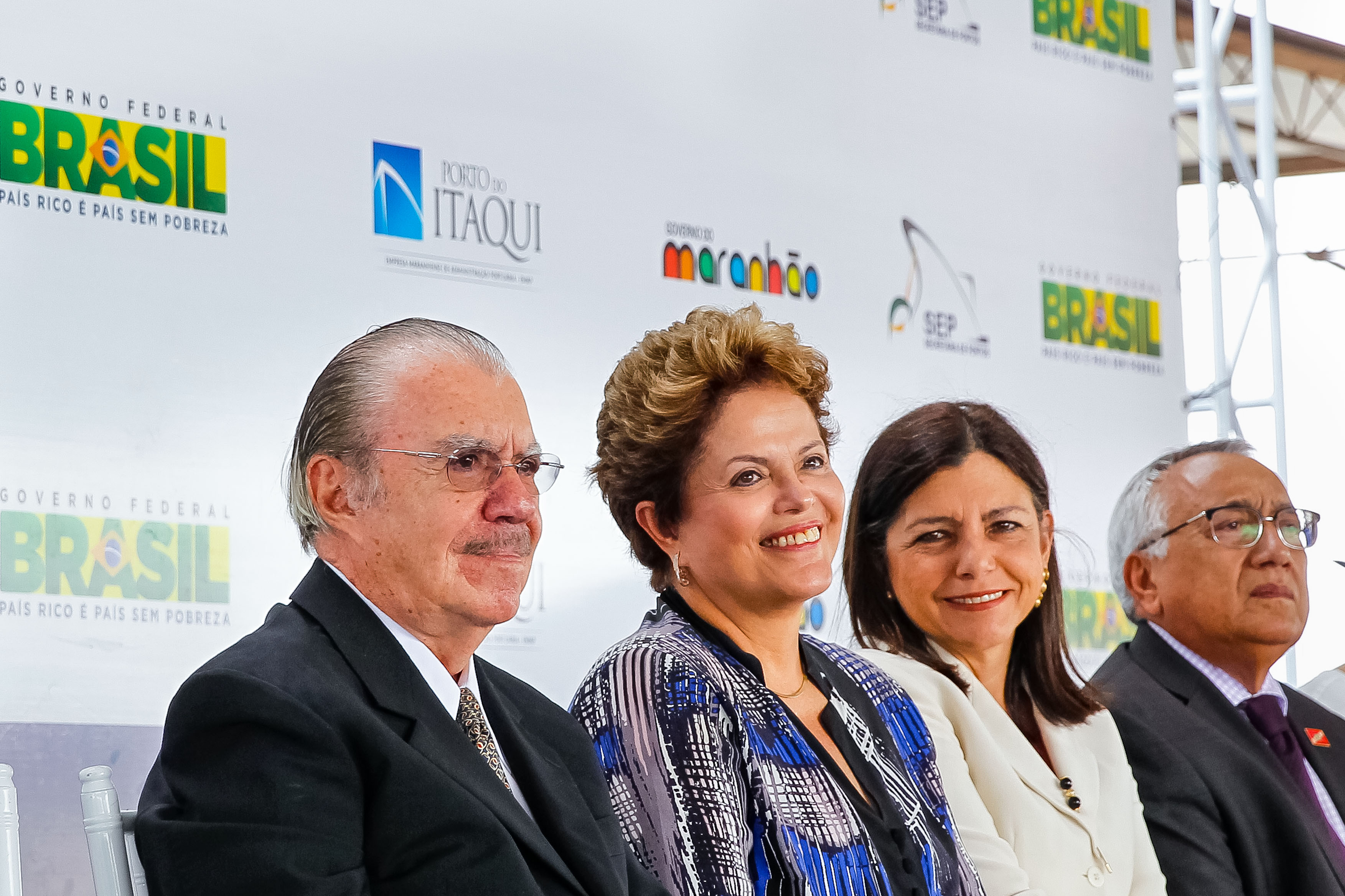 Presidenta Dilma Rousseff durante cerimônia de inauguração do Berço 100, alargamento do Cais Sul e ampliação do Porto do Itaqui. São Luís - MA, 03/12/2012