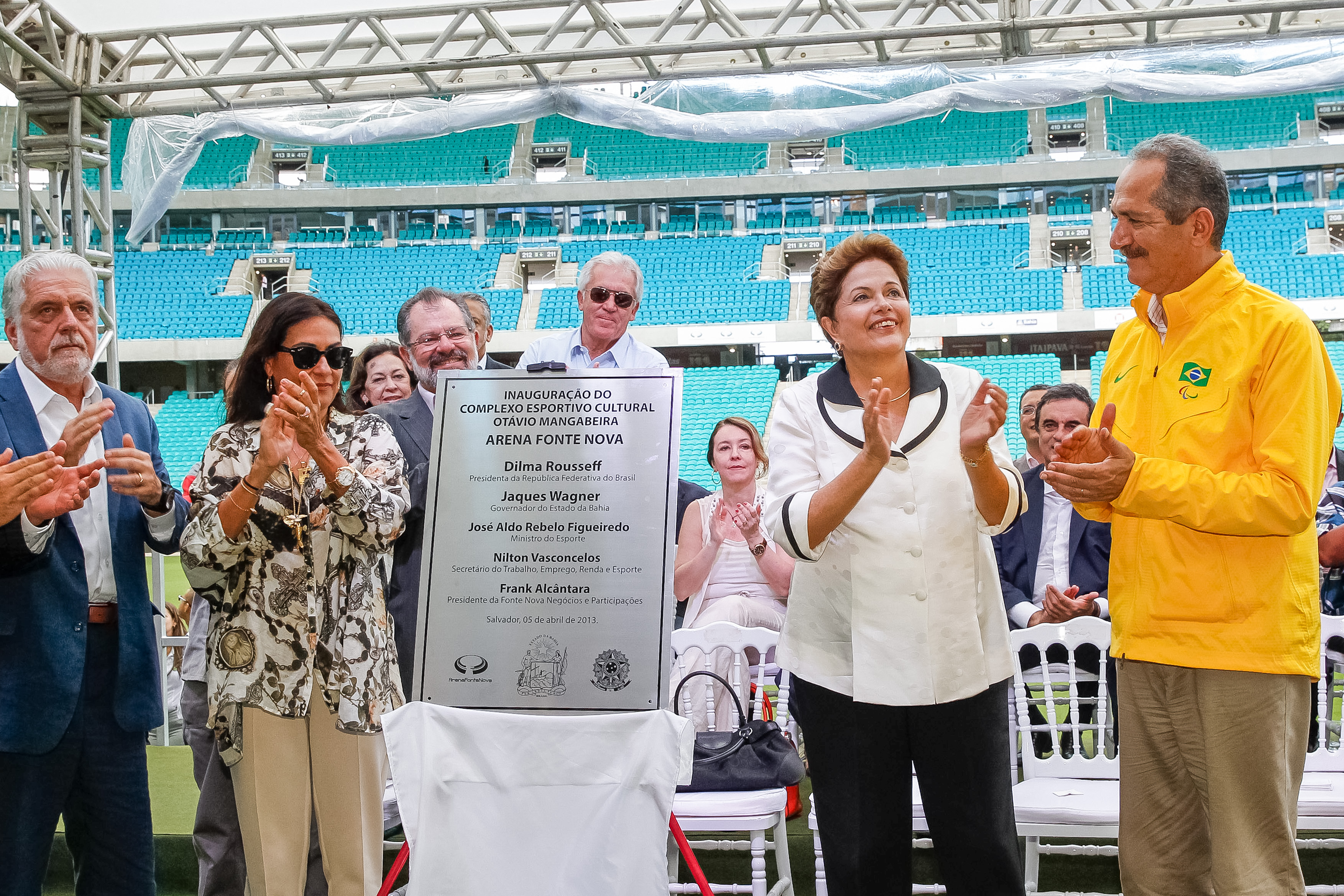 Presidenta Dilma Rousseff, durante descerramento da placa inaugural do complexo esportivo cultural Otávio Mangabeira  Arena Fonte Nova. Salvador -  BA,  05/04/2013