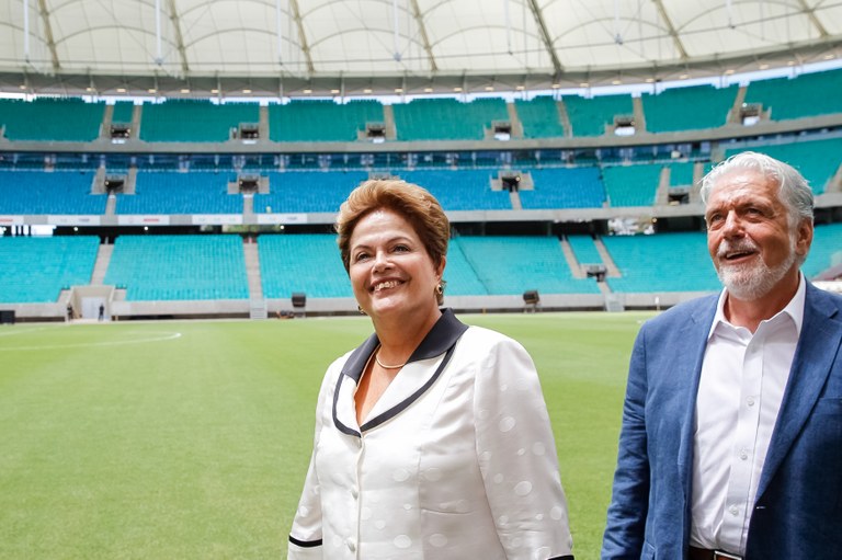 Presidenta Dilma Rousseff e Jaques Wagner, Governador do Estado da Bahia, durante cerimônia de inauguração do complexo esportivo cultural Otávio Mangabeira - Arena Fonte Nova. Salvador -  BA,  05/04/2013