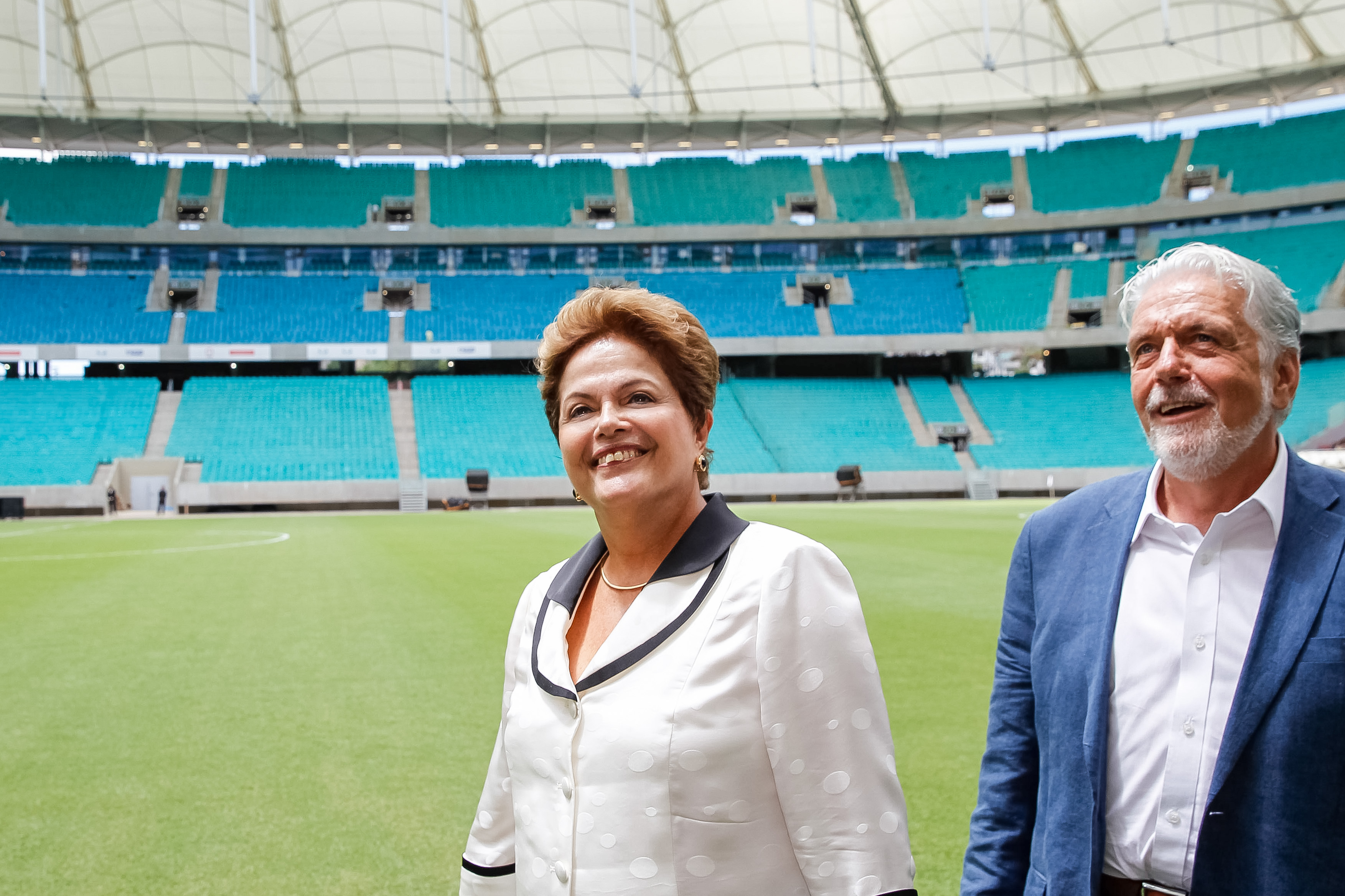 Presidenta Dilma Rousseff e Jaques Wagner, Governador do Estado da Bahia, durante cerimônia de inauguração do complexo esportivo cultural Otávio Mangabeira - Arena Fonte Nova. Salvador -  BA,  05/04/2013