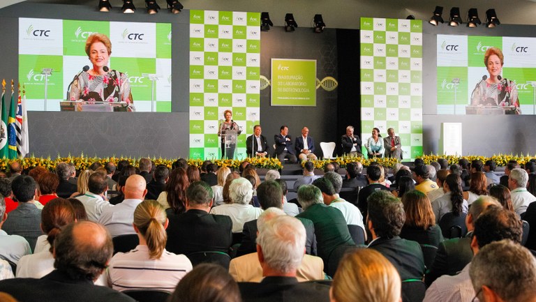  Presidenta Dilma Rousseff durante cerimônia de inauguração do Laboratório de Biotecnologia Agrícola do Centro de Tecnologia Canavieira-CTC. Piracicaba-SP, 14/10/2015   