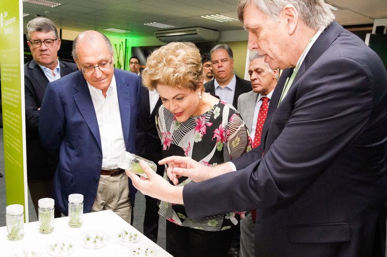 Presidenta Dilma Rousseff durante cerimônia de inauguração do Laboratório de Biotecnologia Agrícola do Centro de Tecnologia Canavieira-CTC. Piracicaba-SP, 14/10/2015