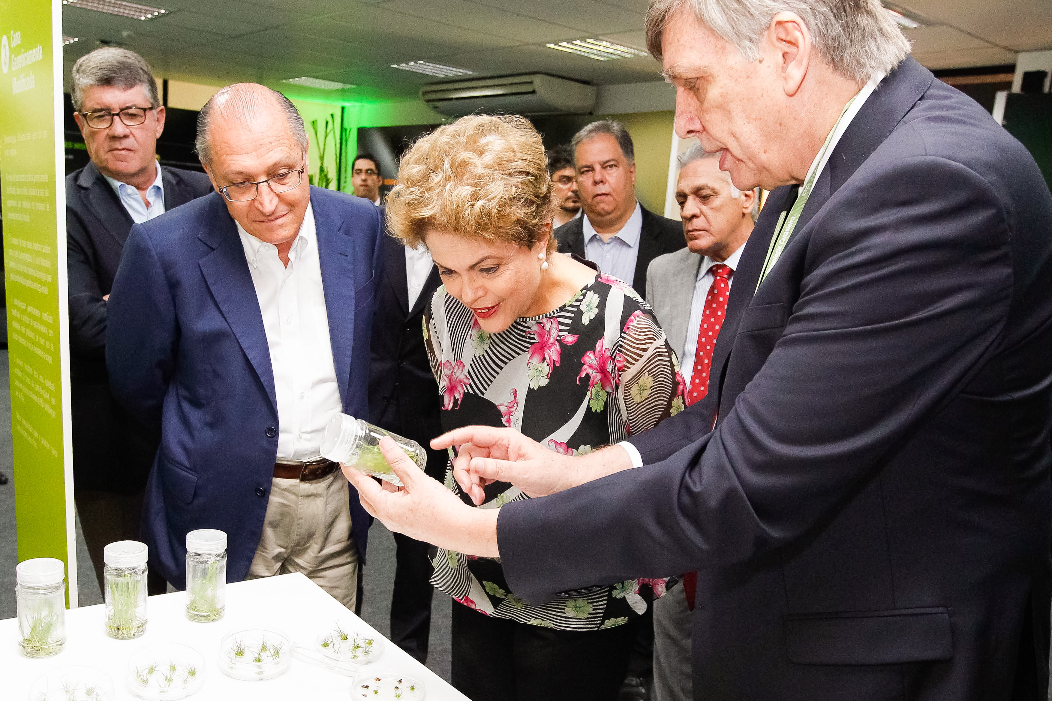 Presidenta Dilma Rousseff durante cerimônia de inauguração do Laboratório de Biotecnologia Agrícola do Centro de Tecnologia Canavieira-CTC. Piracicaba-SP, 14/10/2015