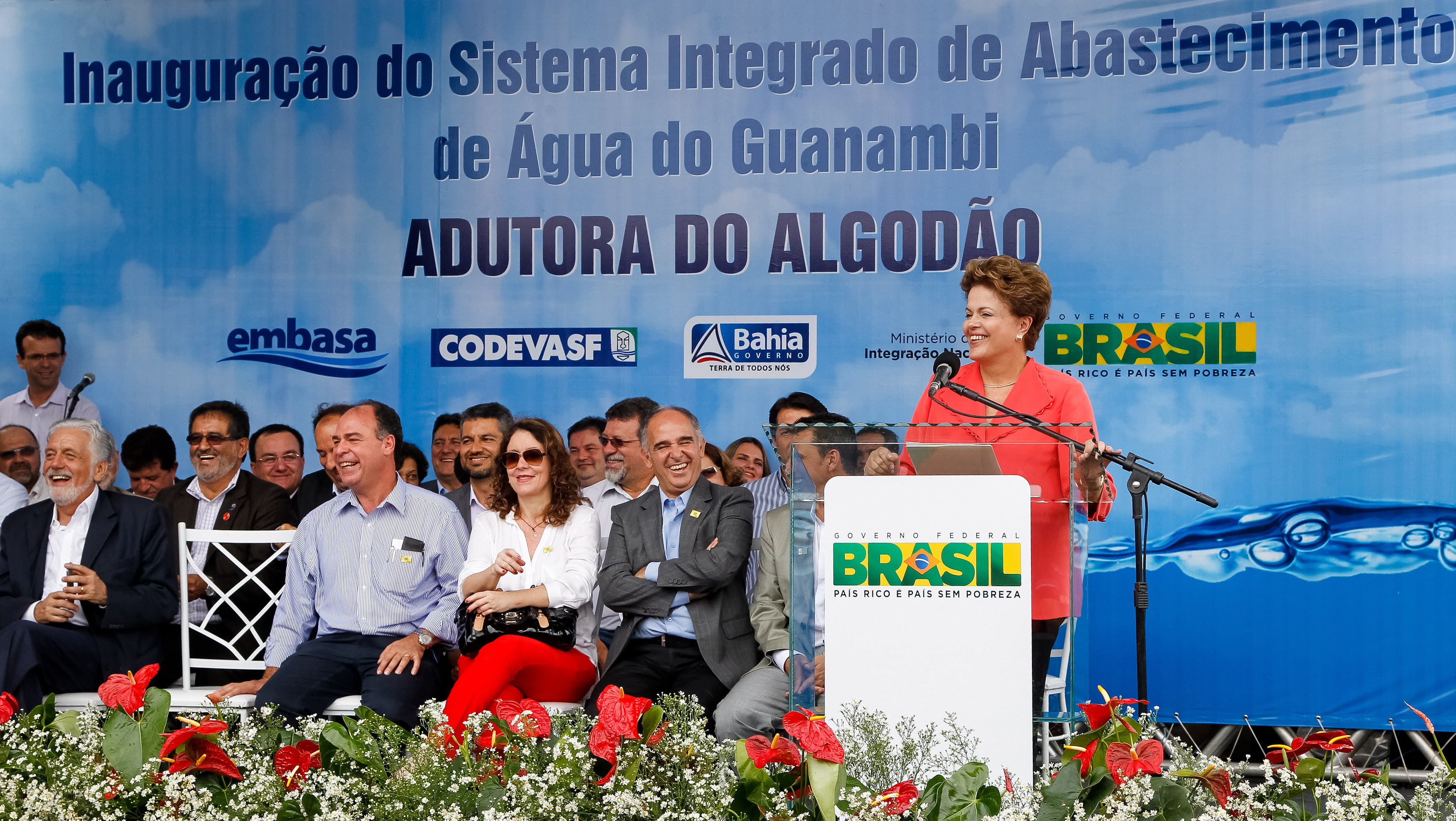 Presidenta Dilma Rousseff durante cerimônia de inauguração do Sistema Adutor da Região de Guanambi - Adutora de Algodão. Malhada - BA, 09/11/2012