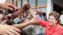 Presidenta Dilma Rousseff cumprimenta populares antes da cerimônia de inauguração do Sistema Adutor da Região de Guanambi - Adutora de Algodão. Guanambi - BA, 09/11/2012