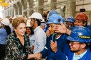 Presidenta Dilma Rousseff posa para foto com trabalhadores, durante cerimônia de início da operação comercial da Usina Hidrelétrica de Belo Monte. Vitória do Xingu-PA, 05/05/2016
