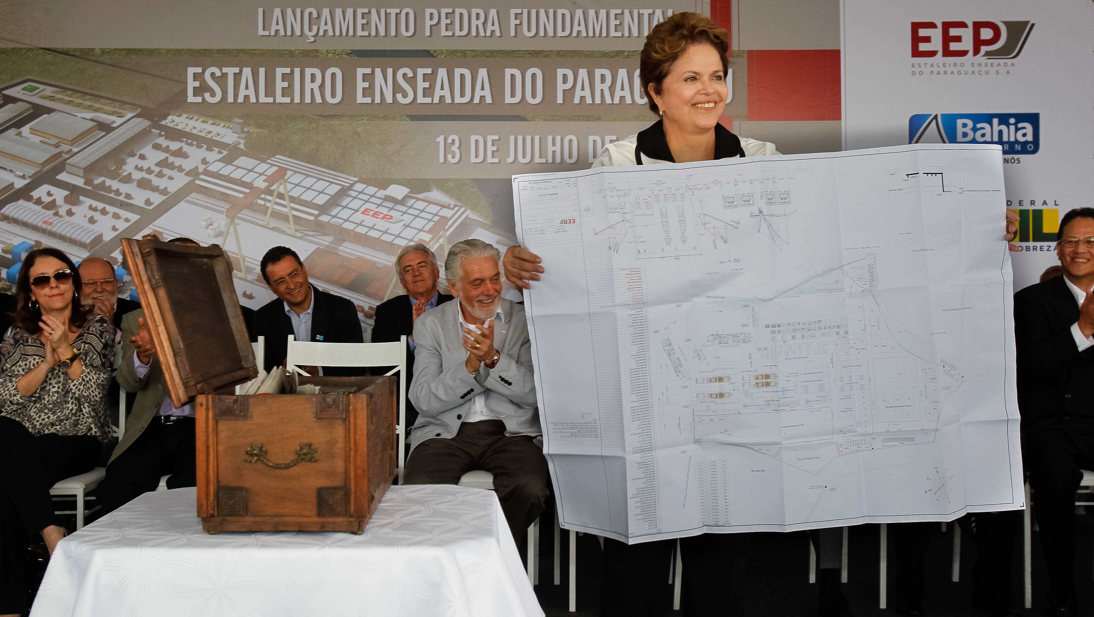 Presidenta Dilma Rousseff durante cerimônia de lançamento da pedra fundamental do estaleiro Enseada do Paraguaçu. Maragojipe - BA, 13/07/2012