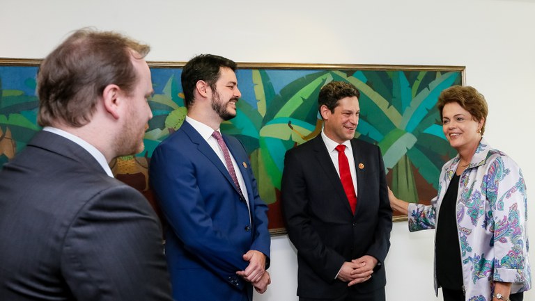 Presidenta Dilma Rousseff recebe Felipe Vidoretti (Twitter Brasil), Bruno Magrini (Facebook Brasil) e Joel Kaplan (Facebook USA) no lançamento do Pacto Nacional de Enfrentamento às Violações de Direitos Humanos na Internet - #Humaniza Redes. Brasília-DF, 07/04/2015